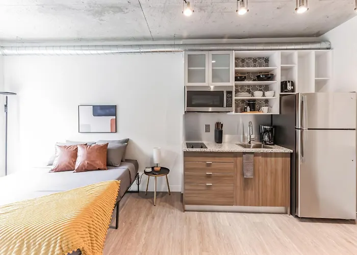 Urban Elegance Studio Oasis Prime Location